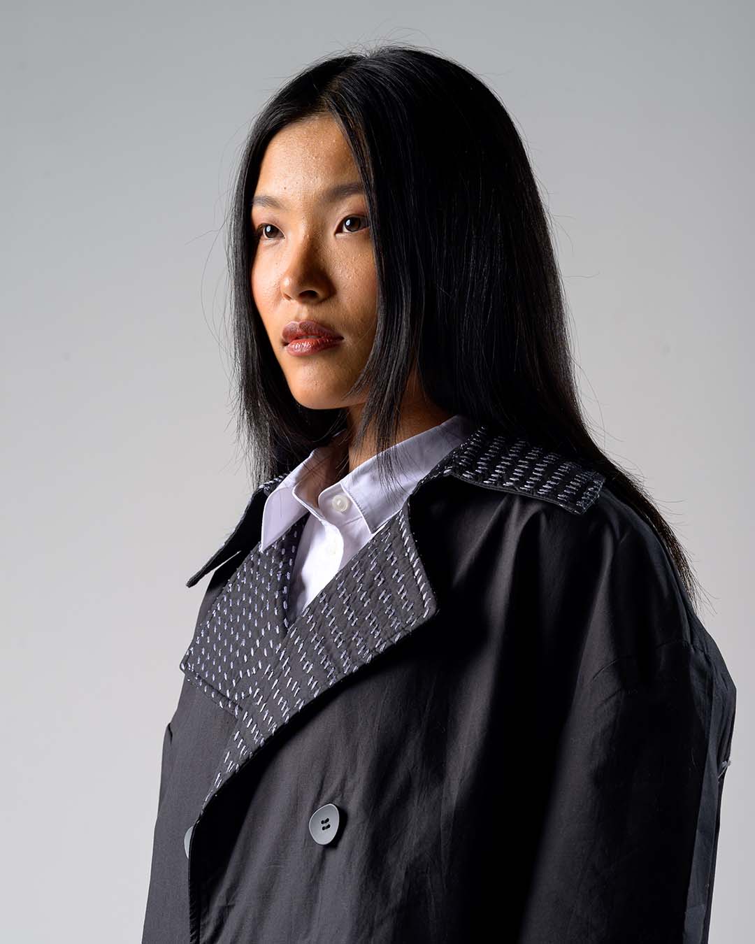 BA KANTHA CROPPED TRENCHCOAT