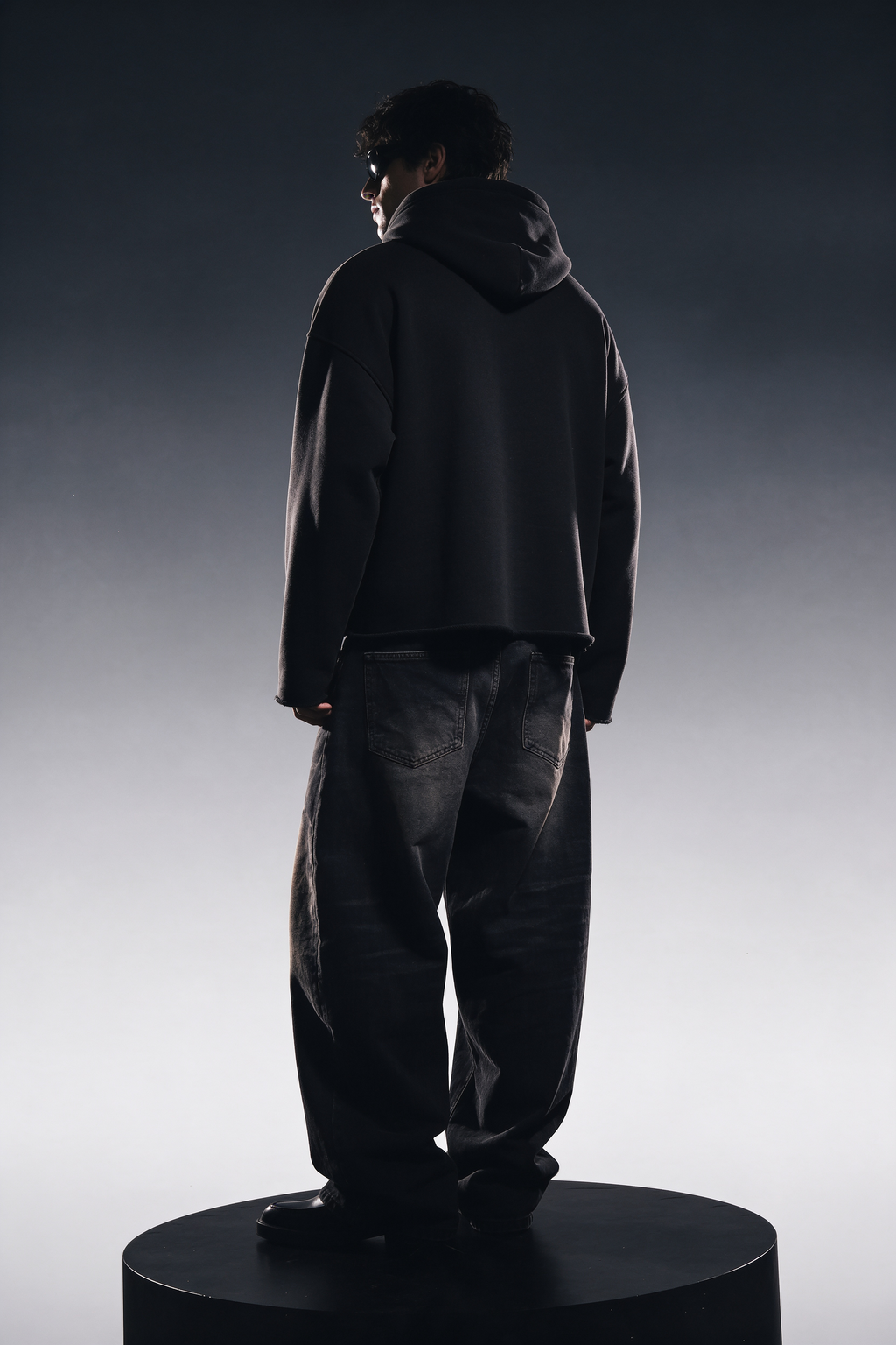 CORE BLACK CROPPED ESSENTIAL HOODIE