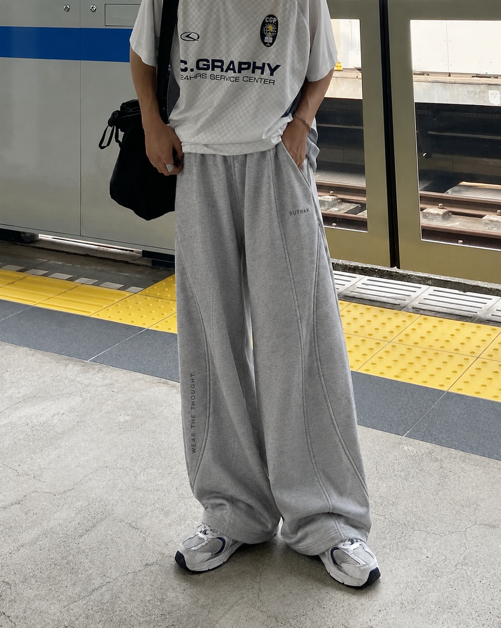 SUTRAK — WIDE FORM SWEATPANTS