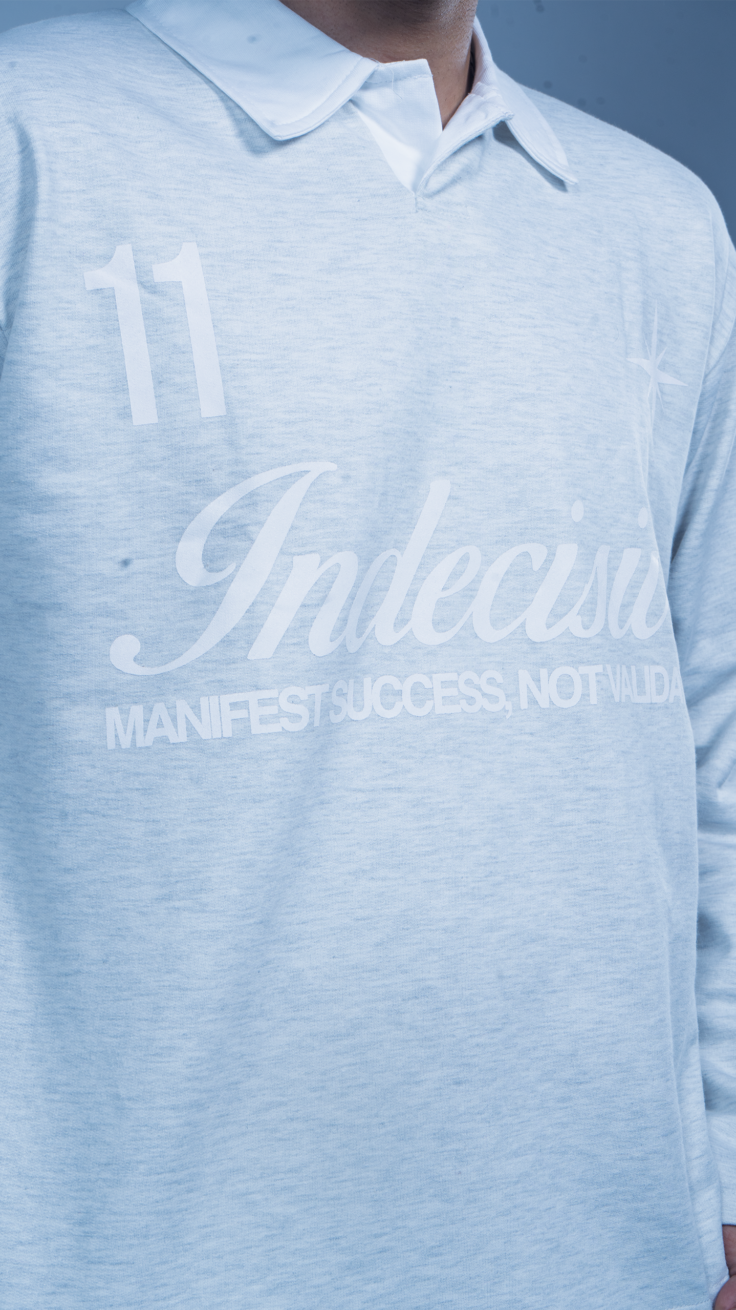 '11' COLLARED SWEATSHIRT