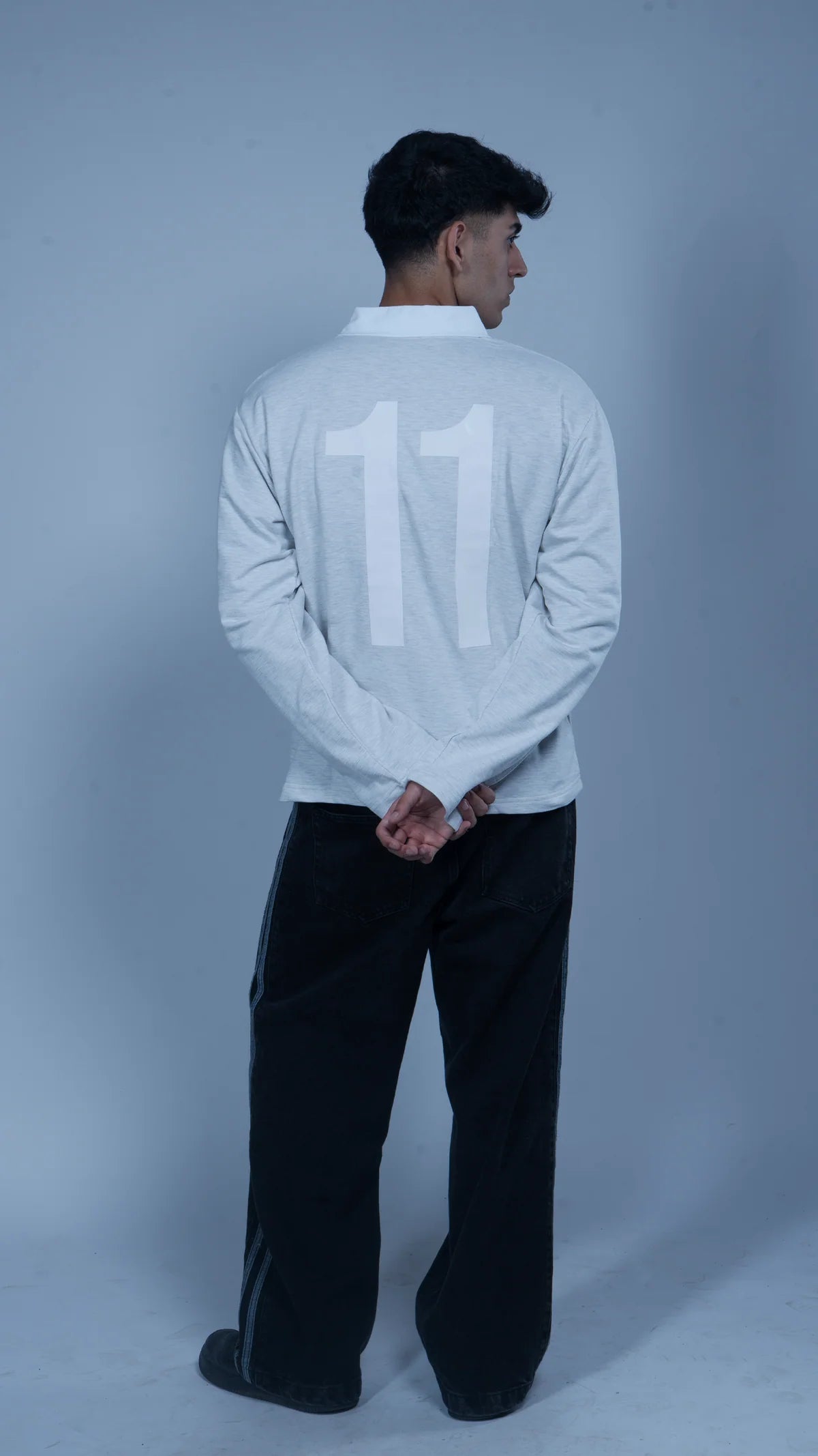 '11' COLLARED SWEATSHIRT