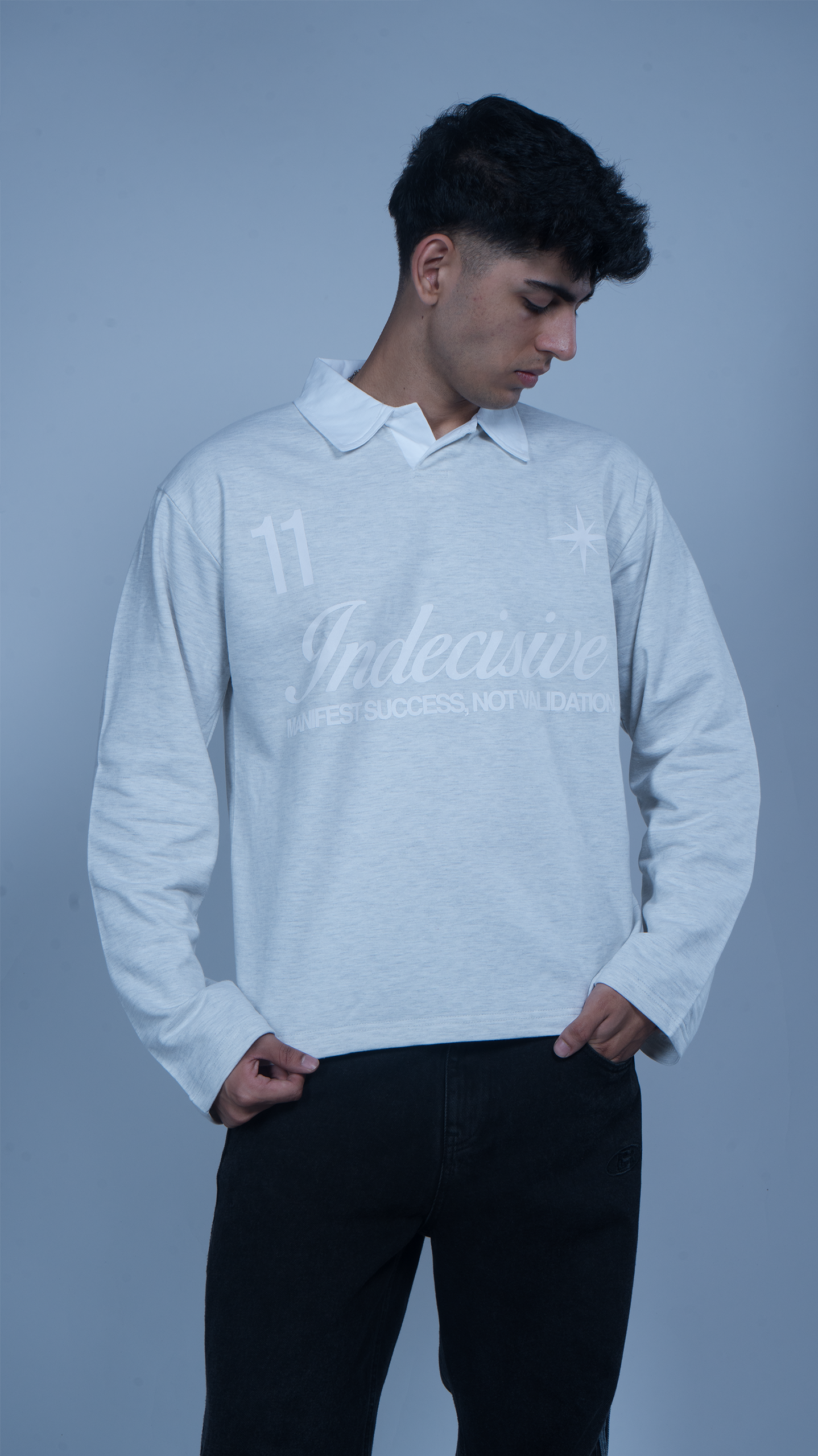 '11' COLLARED SWEATSHIRT