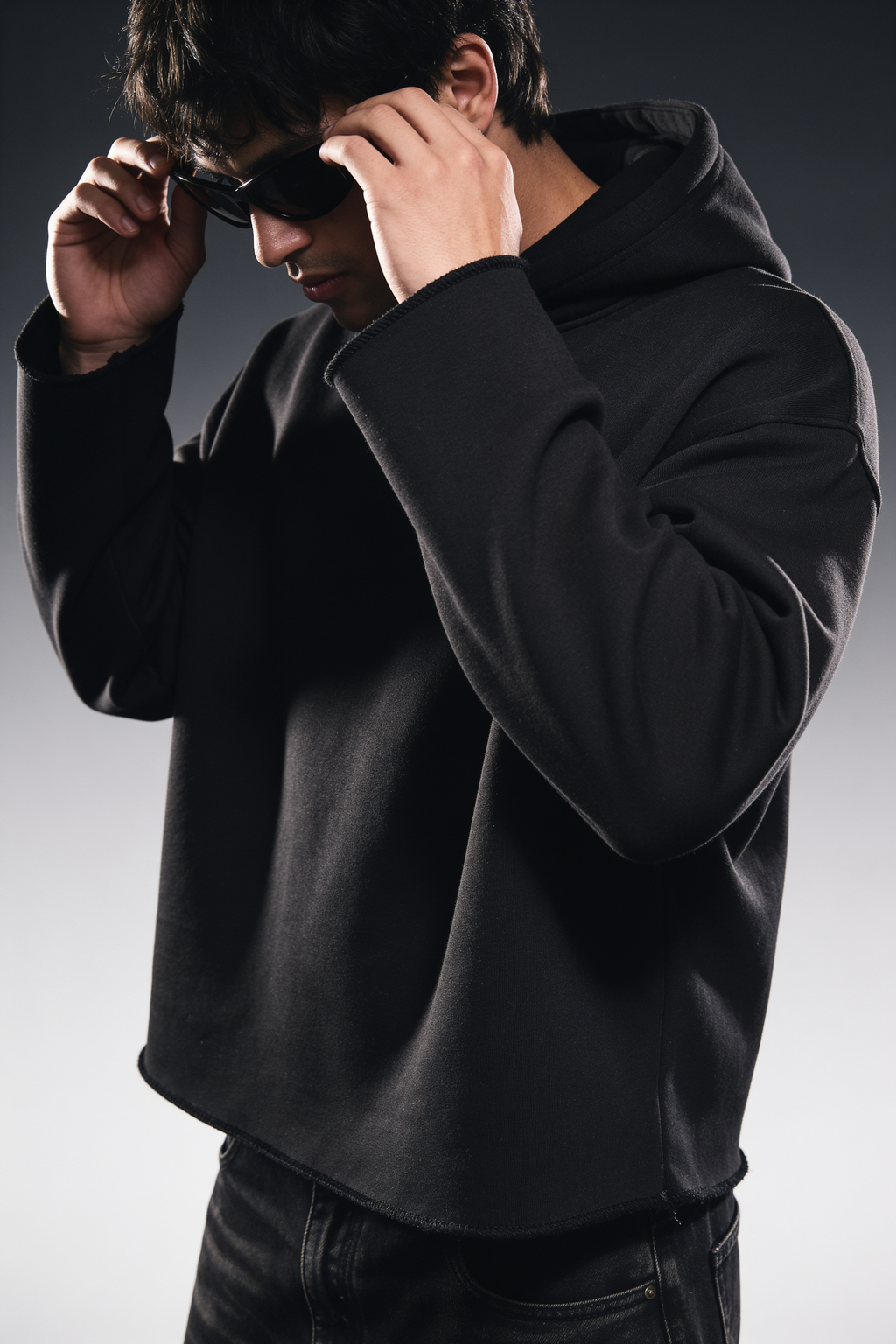 CORE BLACK CROPPED ESSENTIAL HOODIE