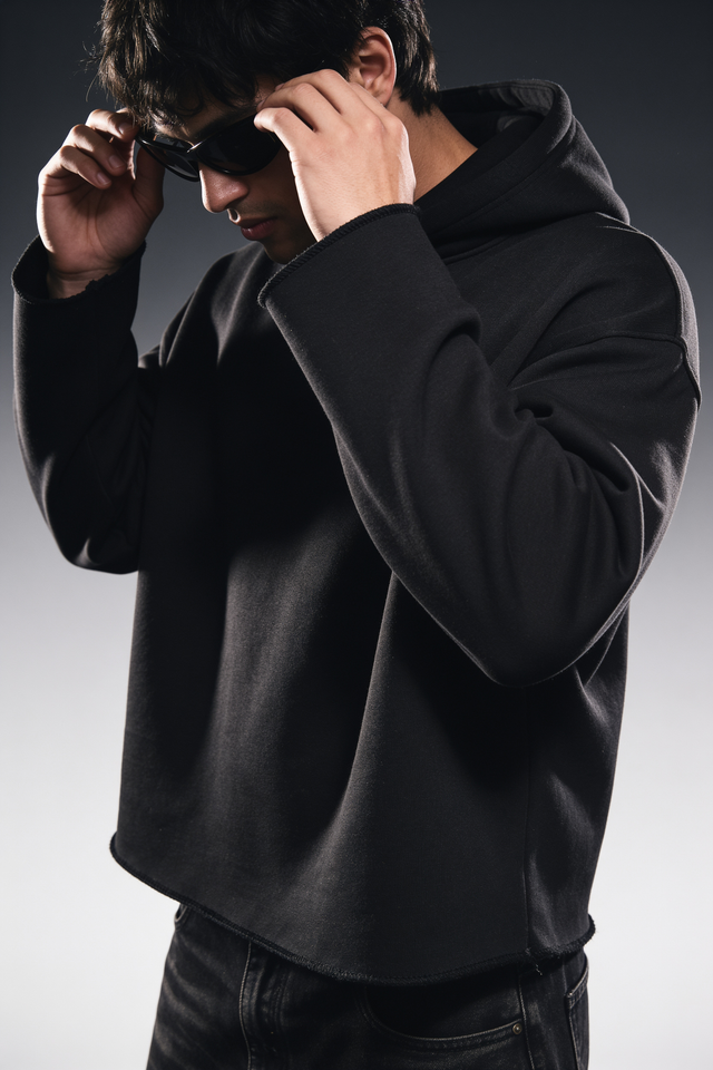 CORE BLACK CROPPED ESSENTIAL HOODIE