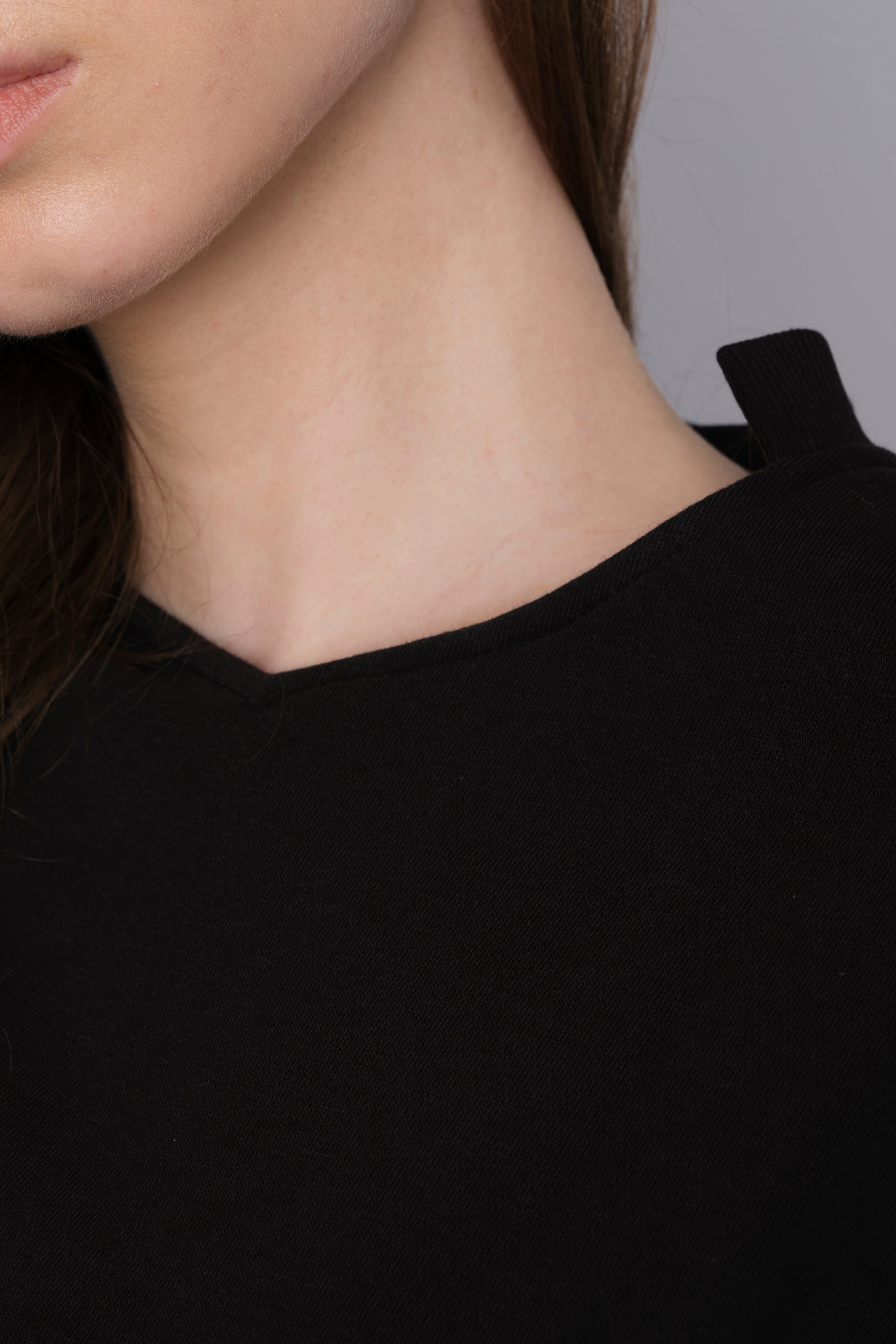 BLACK EMBROIDERY CROPPED SWEATSHIRT