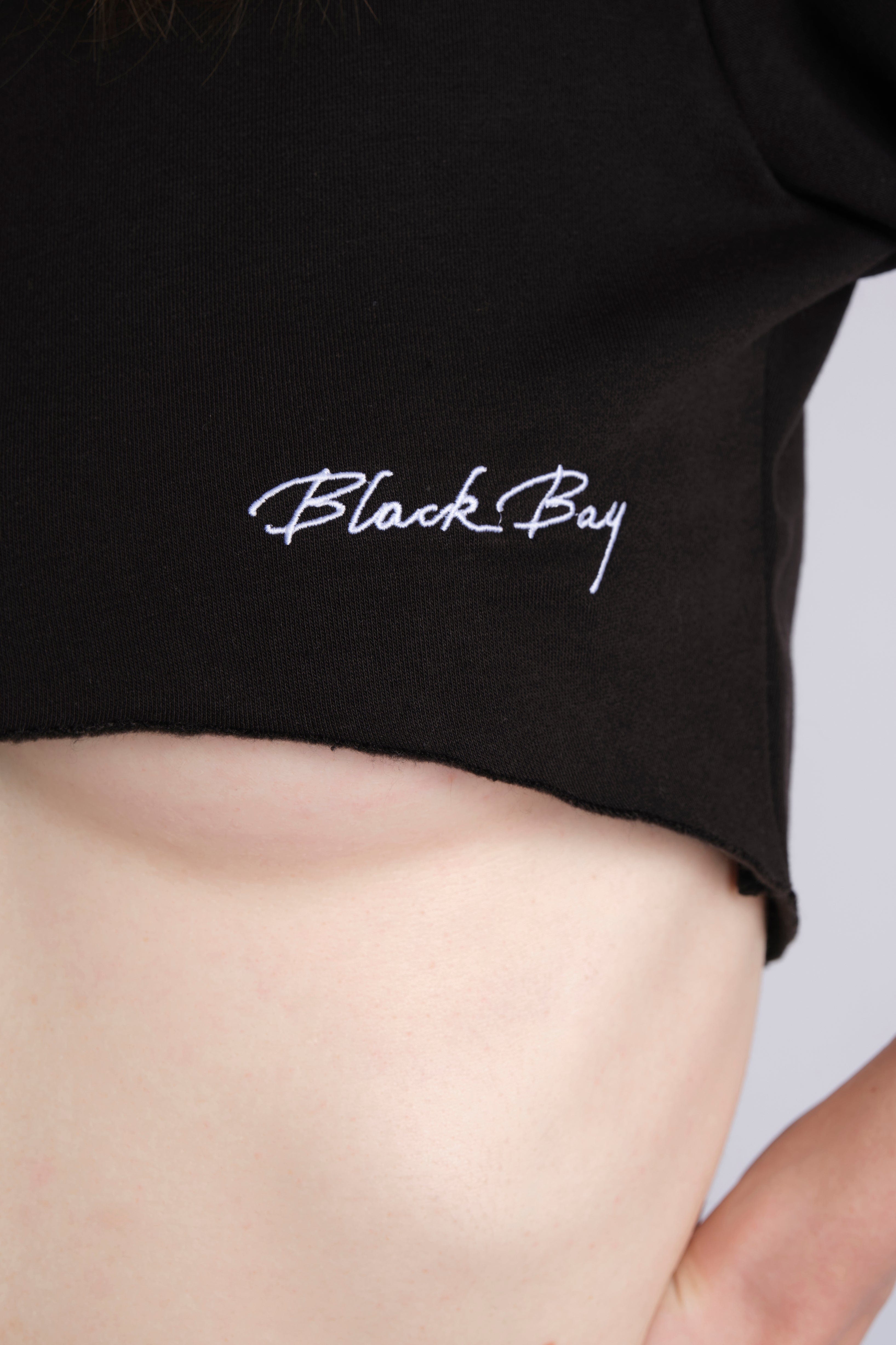 BLACK EMBROIDERY CROPPED SWEATSHIRT