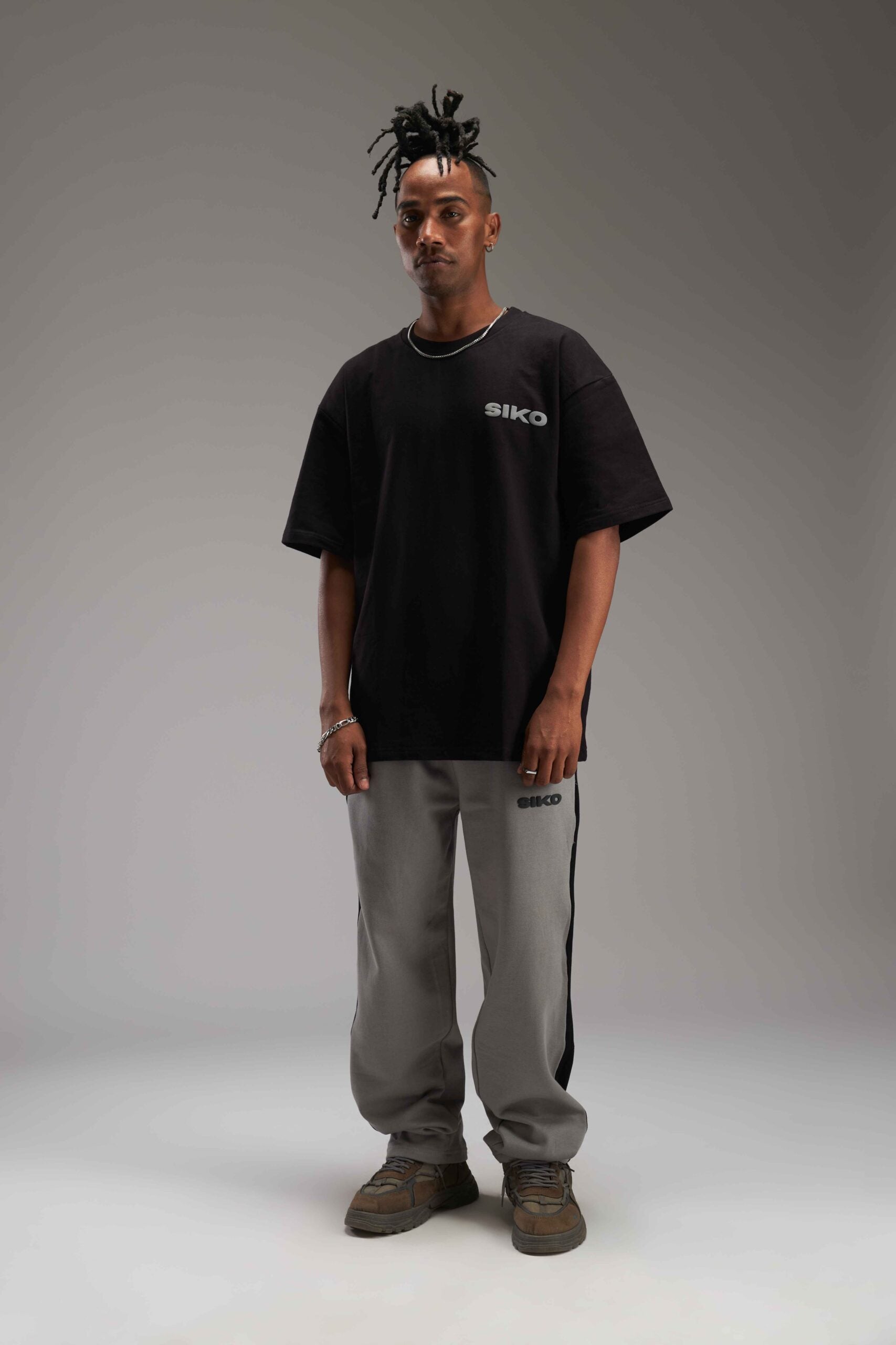 BLACK BASIC OVERSIZED TEE