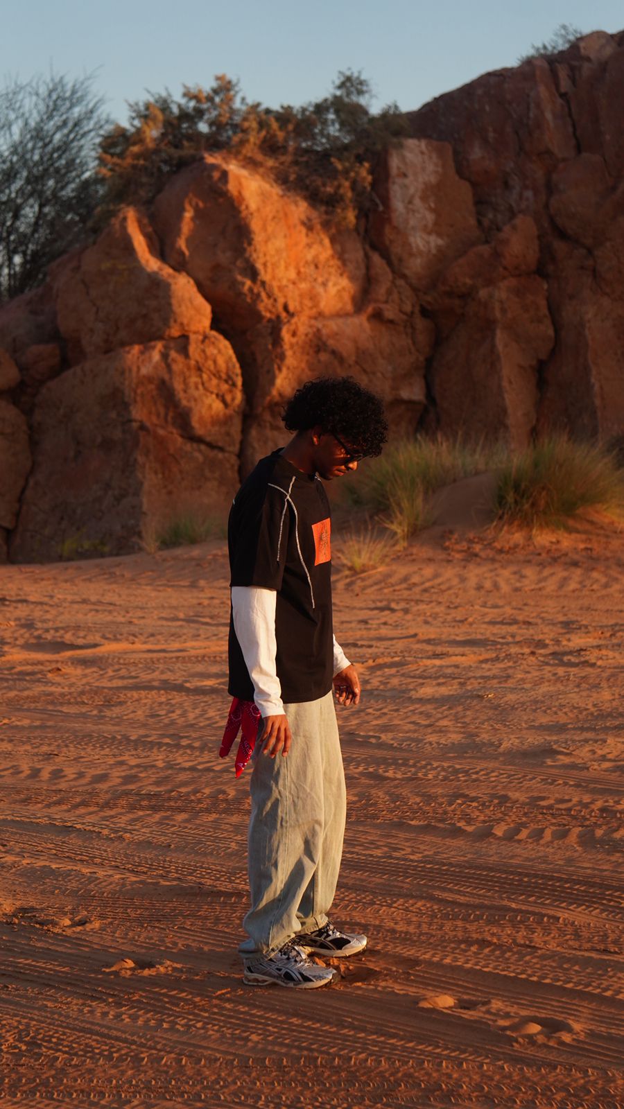 Oversized black Spider print overlock tee