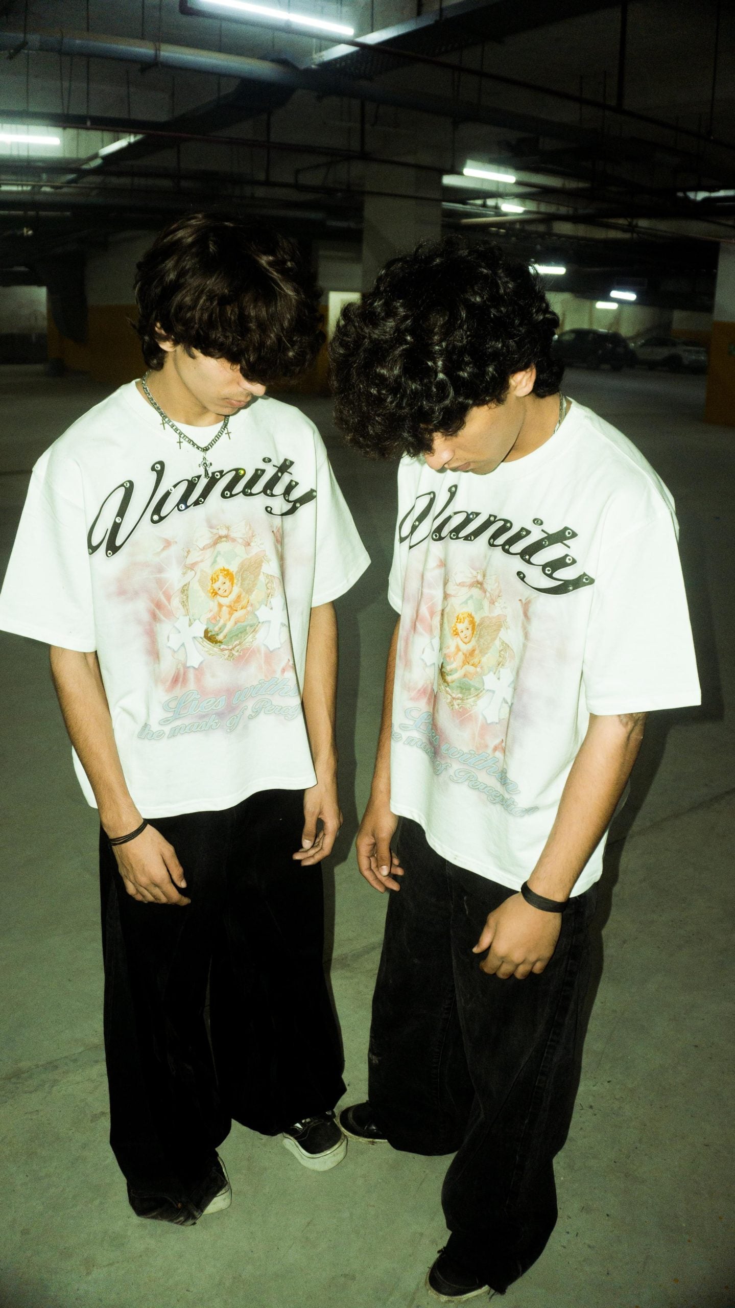 "B" VANITY Rhinestone offwhite cropped oversized