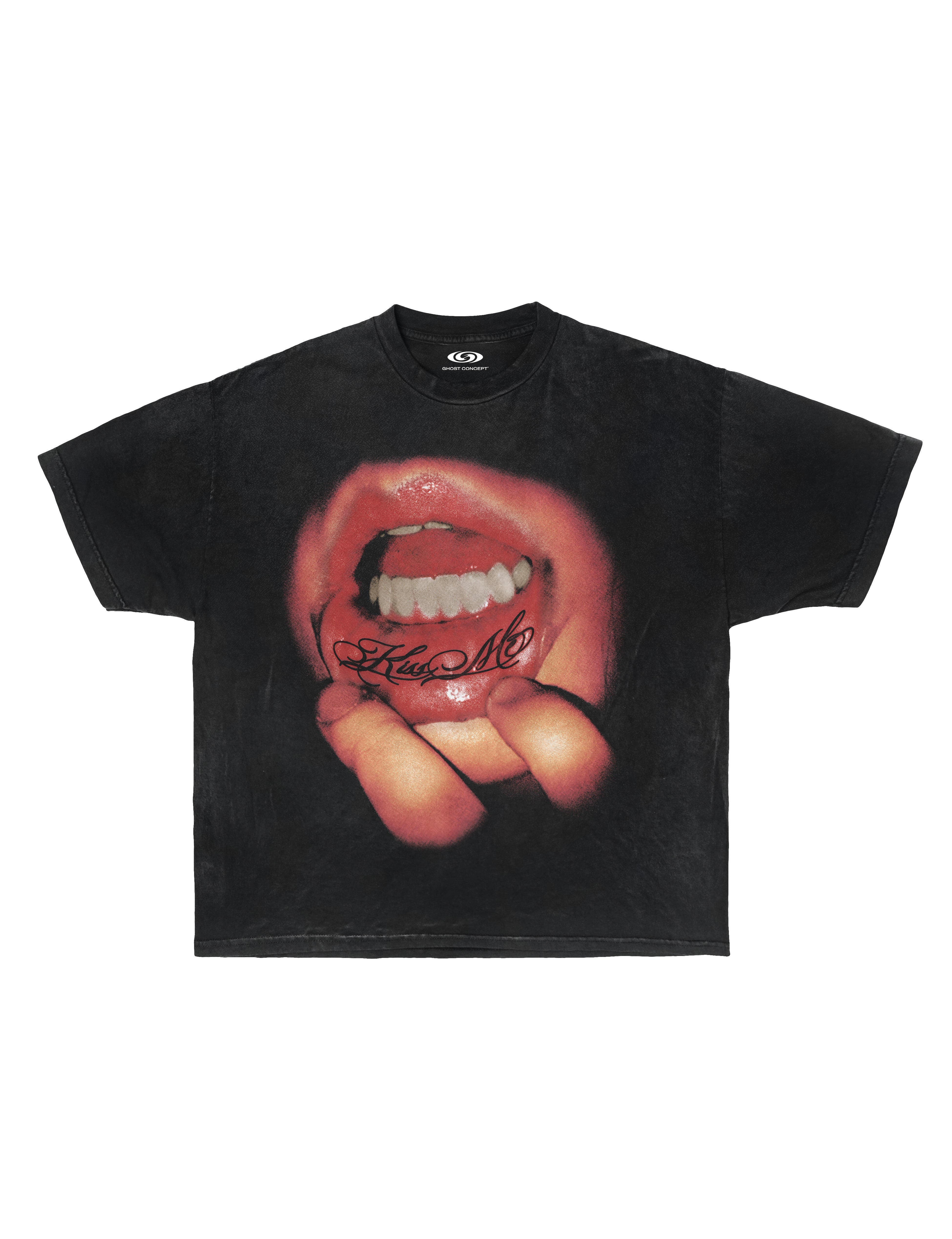 KISS ME GRAPHIC TEE - BLACK
