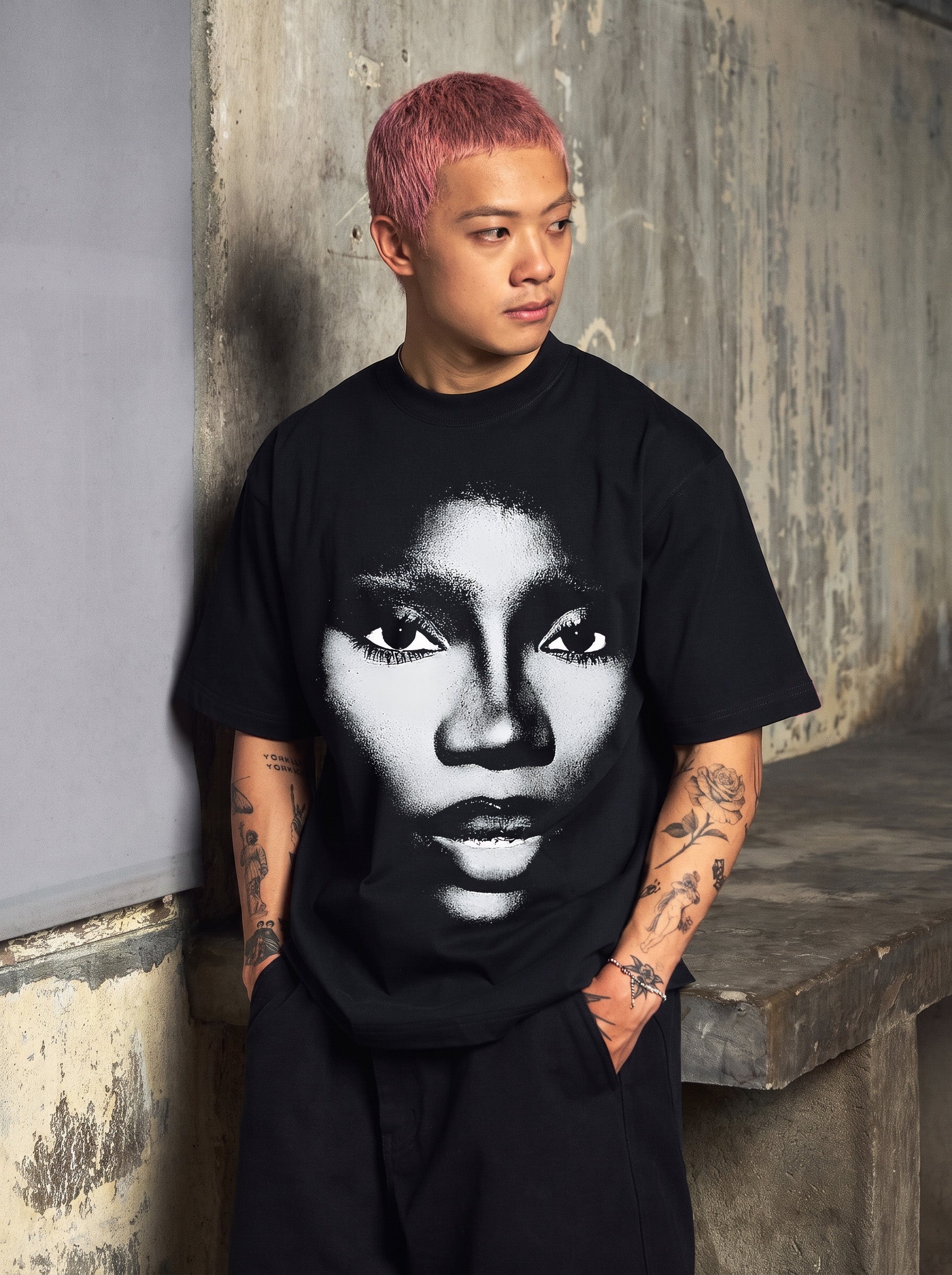 DOECHII RUNWAY GAZE GRAPHIC TEE